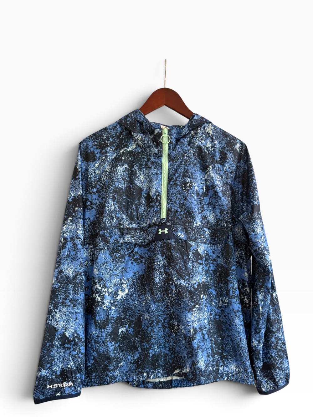 Women’s Under Armour Blue Black Patterned Hooded Pullover Jacket Size:M